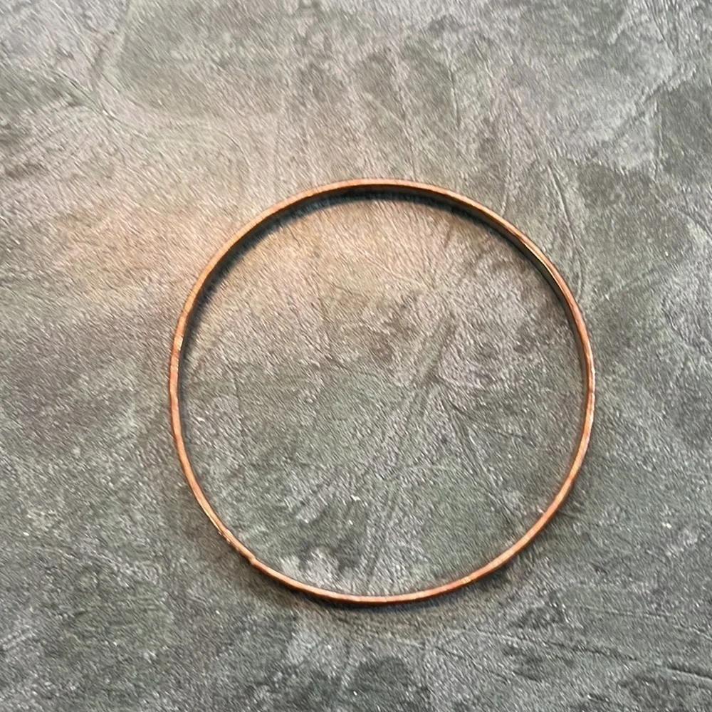 Vintage brass coloured bracelets - Picture 4 of 12